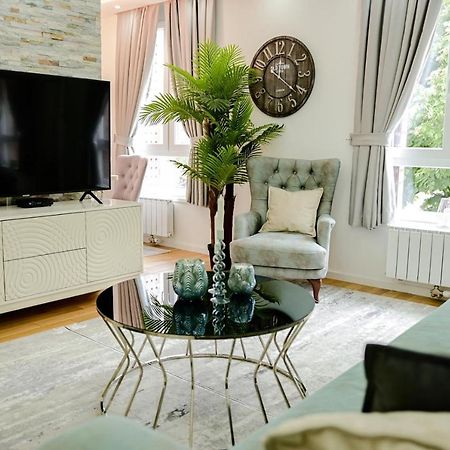 Fontana Apartmani Free Parking Tuzla Ngoại thất bức ảnh
