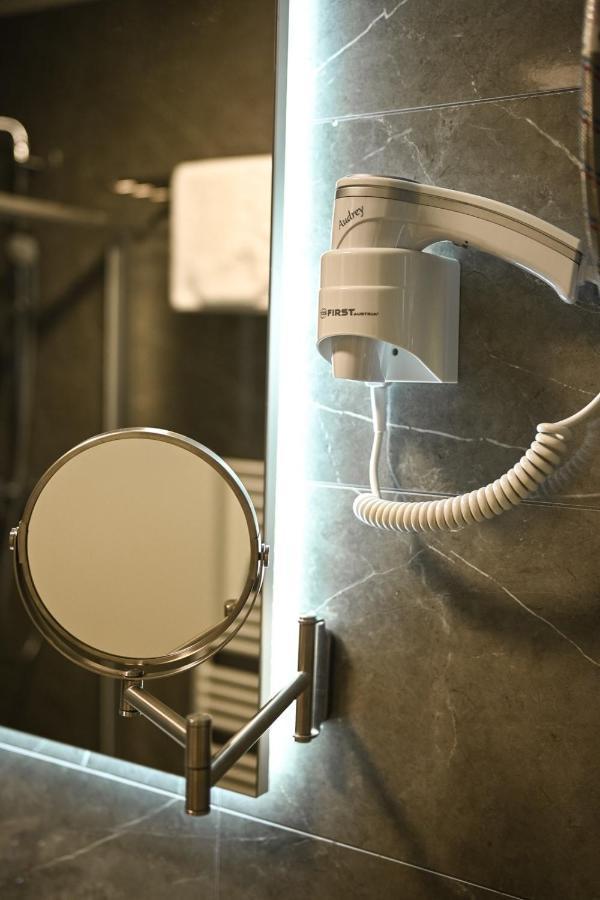 Fontana Apartmani Free Parking Tuzla Ngoại thất bức ảnh