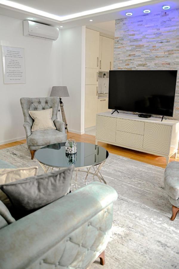Fontana Apartmani Free Parking Tuzla Ngoại thất bức ảnh