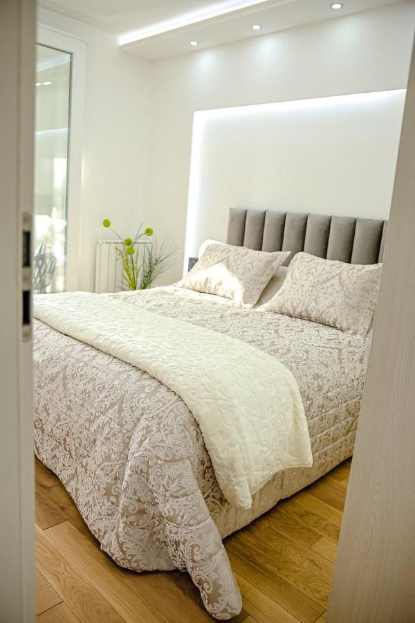 Fontana Apartmani Free Parking Tuzla Ngoại thất bức ảnh