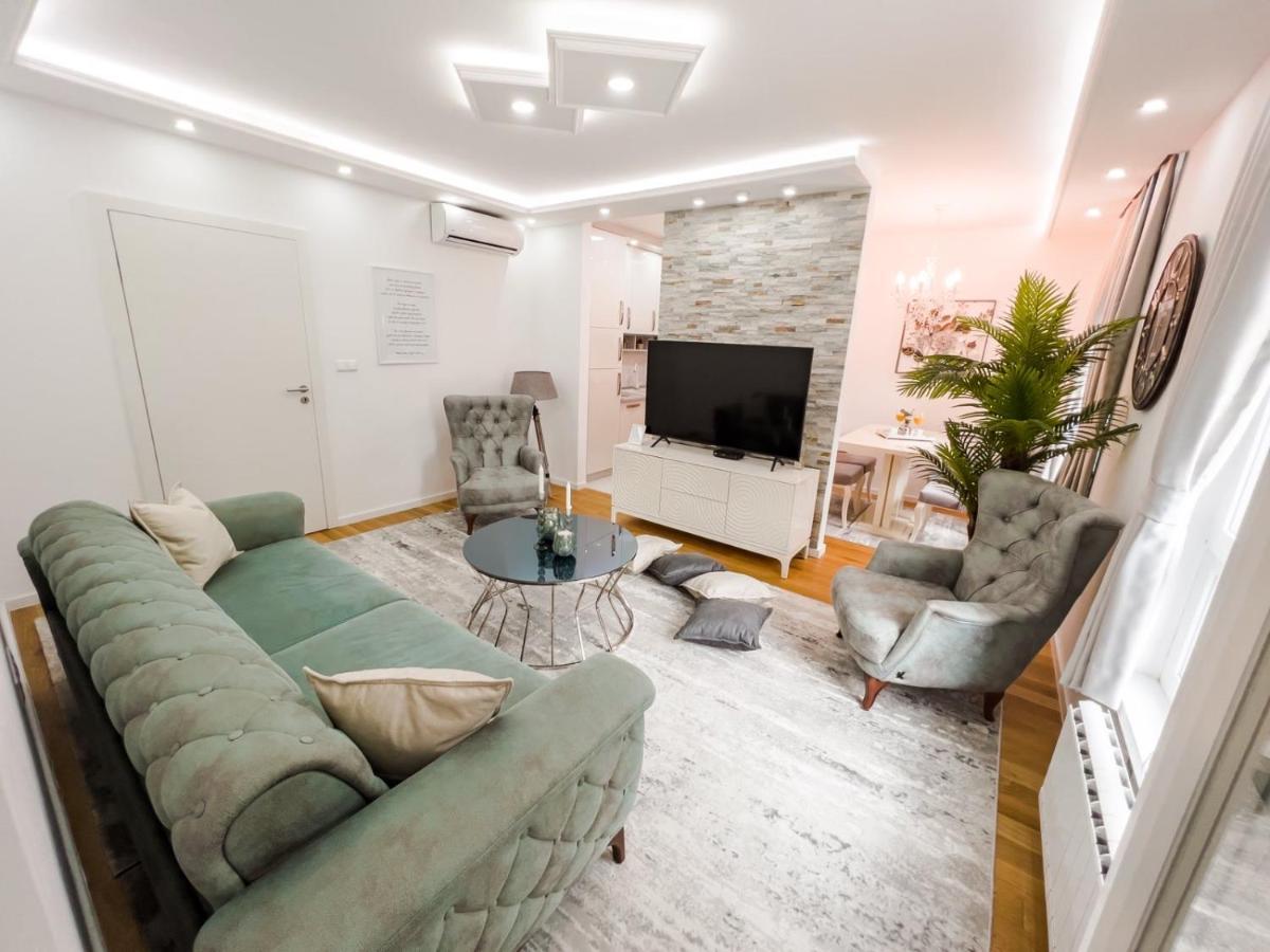 Fontana Apartmani Free Parking Tuzla Ngoại thất bức ảnh